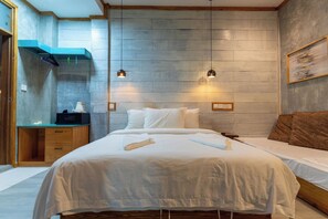 Deluxe Room, 1 Queen Bed | Minibar, in-room safe, desk, laptop workspace - Maamadi Boutique (Maafushi)
