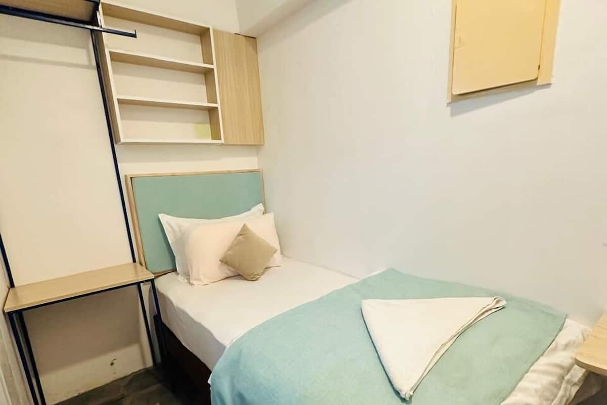 Basic enkelrum - 1 enkelsäng | Minibar, värdeförvaringsskåp på rummet och skrivbord