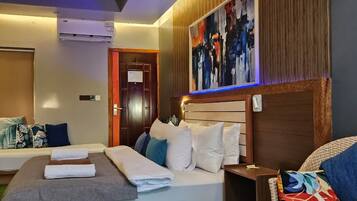 Deluxe Double or Twin Room, 1 King Bed, Sea View, Sea Facing | Minibar, in-room safe, desk, laptop workspace