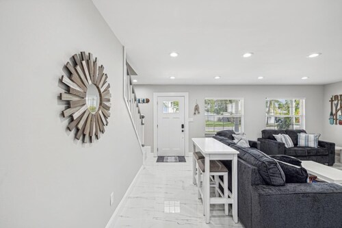 Newly Renovated Luxury Home with an In-ground Pool in Tampa Bay!