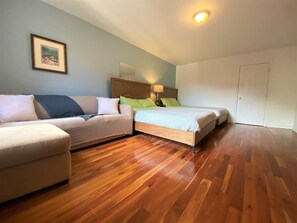 3 bedrooms, desk, iron/ironing board, free WiFi
