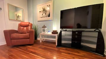 Smart TV, books, stereo