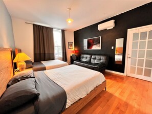 6 bedrooms, desk, iron/ironing board, travel crib