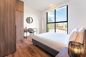 2 habitaciones, tabla de planchar con plancha, wifi y ropa de cama 