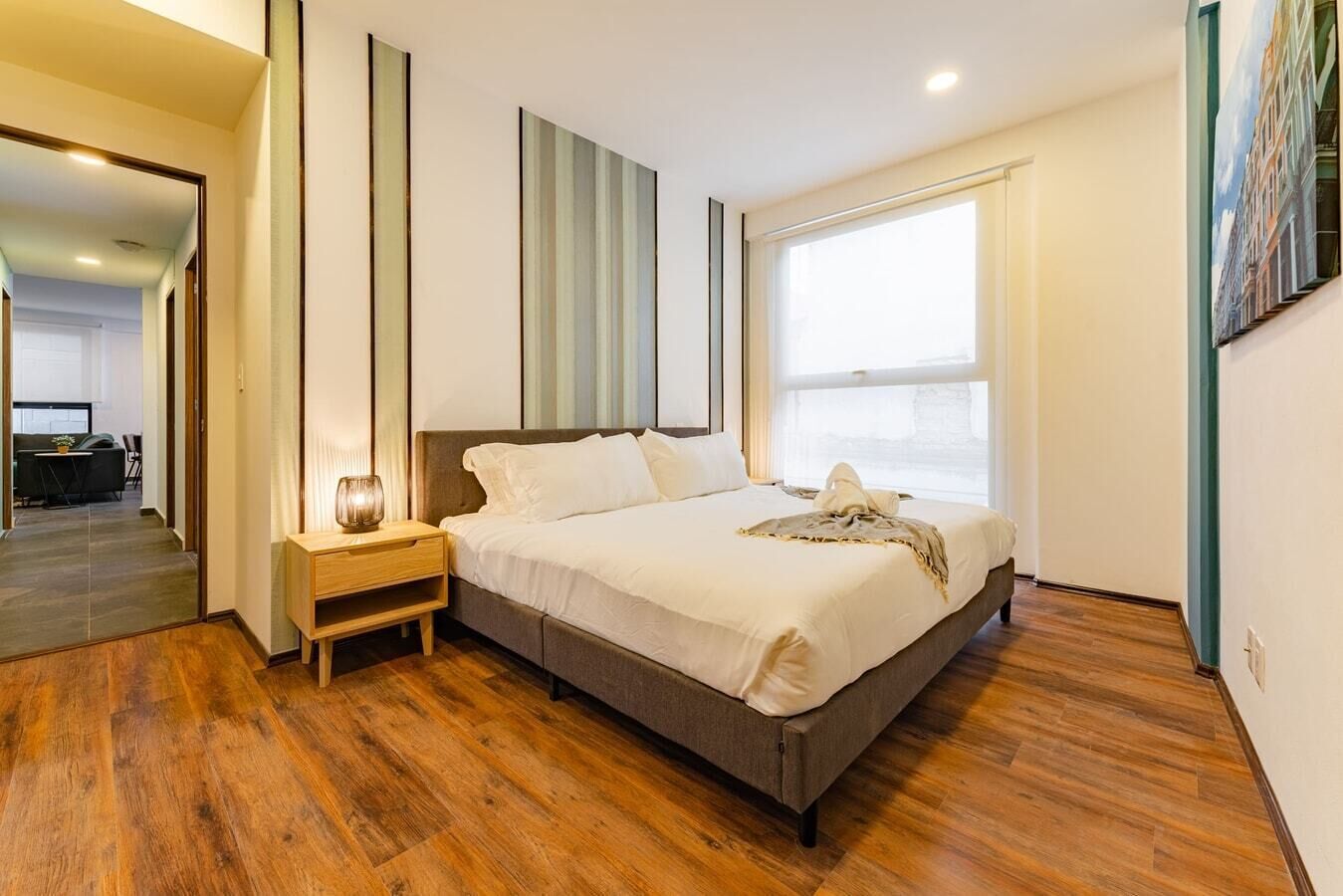 3 habitaciones, tabla de planchar con plancha, wifi y ropa de cama 