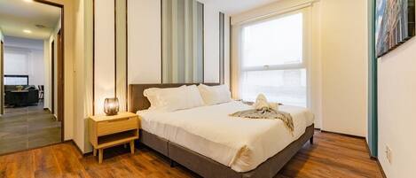 3 habitaciones, tabla de planchar con plancha, wifi y ropa de cama