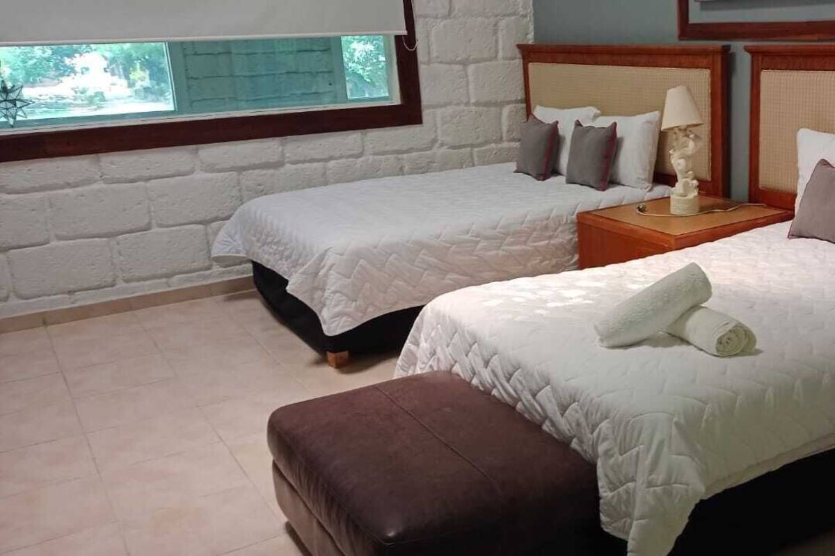 In-room safe, bed sheets