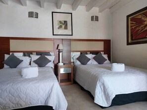 Family Room, Multiple Bedrooms, Balcony, Pool View | In-room safe, bed sheets - Casa de la O (Yautepec)