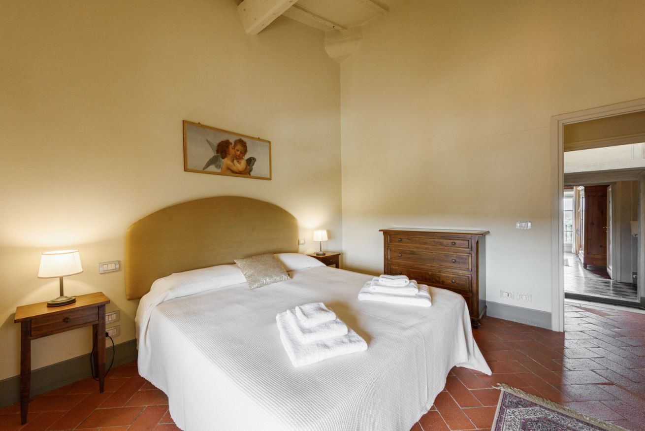 8 chambres, fer et planche à repasser, Wi-Fi, draps fournis