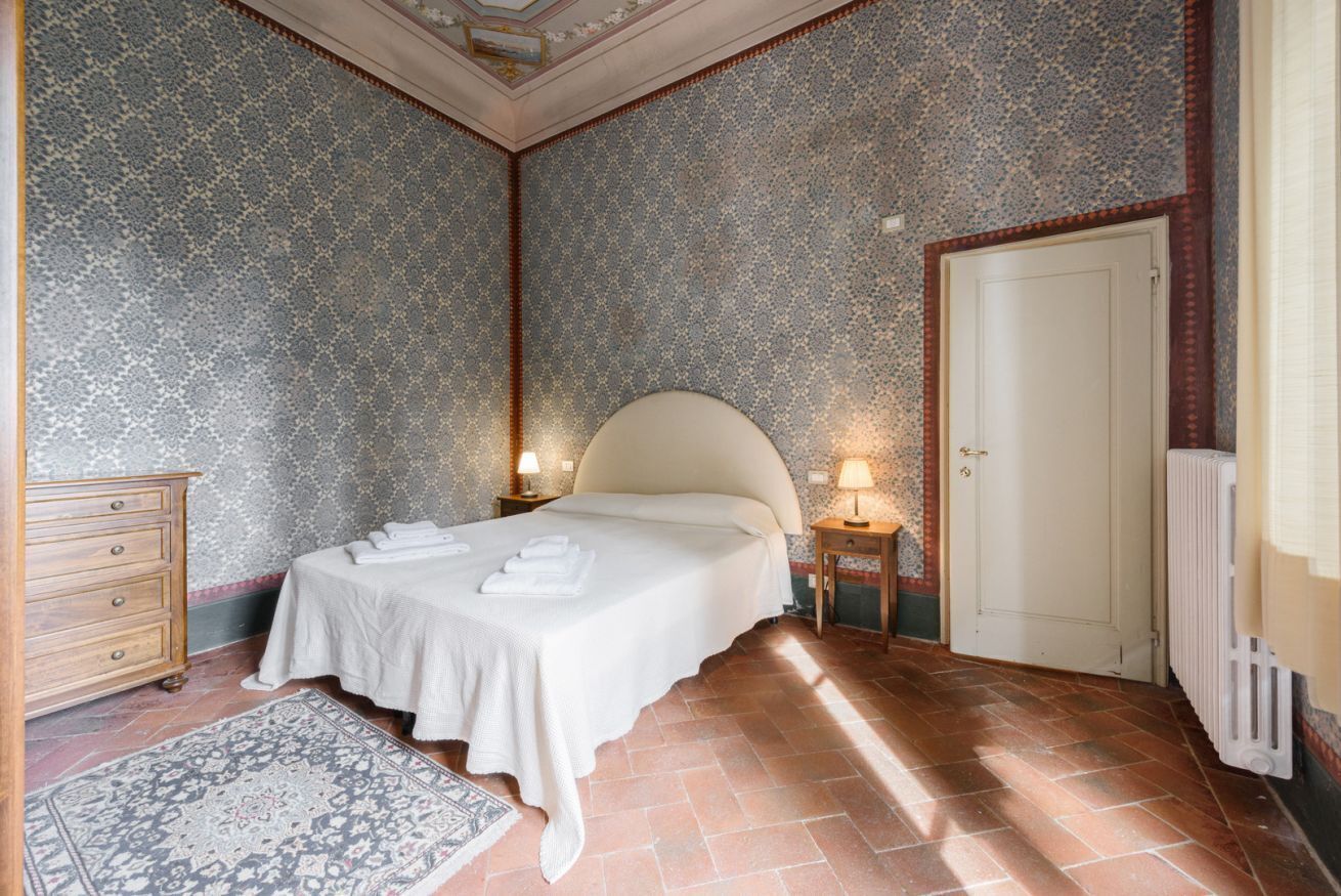 8 chambres, fer et planche à repasser, Wi-Fi, draps fournis