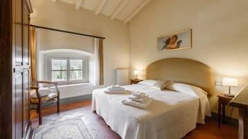 8 Schlafzimmer, BĂŒgeleisen/BĂŒgelbrett, WLAN, BettwĂ€sche