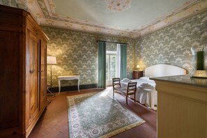 8 chambres, fer et planche Ă repasser, Wi-Fi, draps fournis