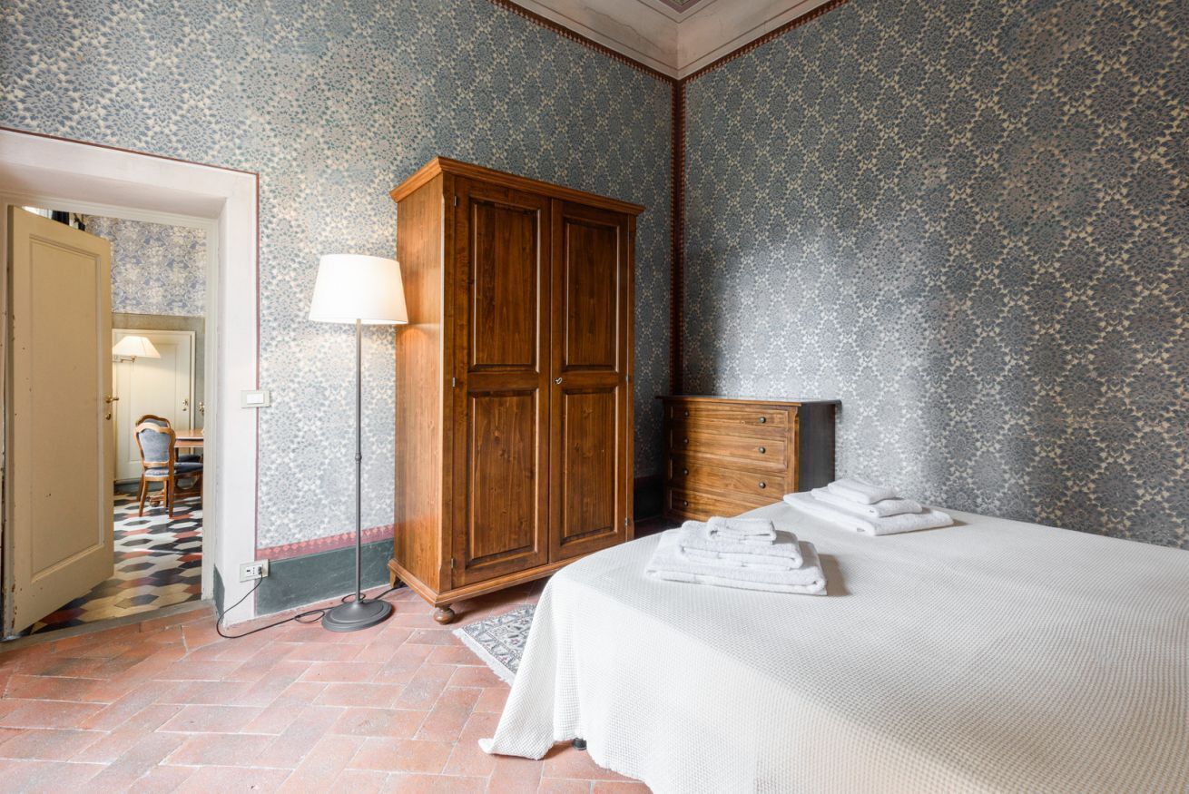 8 bedrooms, iron/ironing board, WiFi, bed sheets