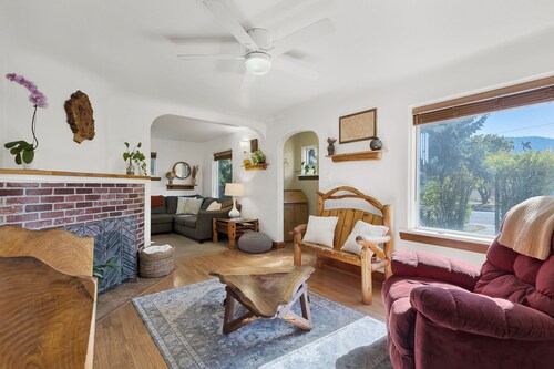 Cozy 2BD Home minutes from heart of Missoula - fenced backyard great for dogs!