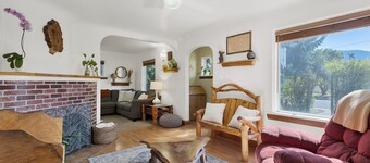 Cozy 2BD Home minutes from heart of Missoula - fenced backyard great for dogs!