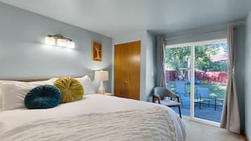 2 bedrooms, desk, iron/ironing board, free WiFi