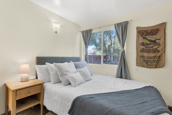 2 bedrooms, desk, iron/ironing board, free WiFi