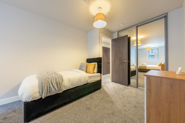 1 bedroom, desk, iron/ironing board, free WiFi