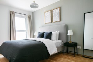 1 bedroom, iron/ironing board, WiFi, bed sheets - Elegant Landstraße 1BR w/ Garden & Elevator, nr St Marx, by Blueground (Vienna)