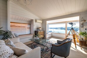 Smart TV - Panoramic Ocean Views (Waiheke Island)