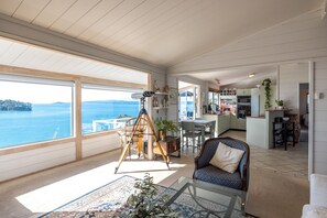Smart TV - Panoramic Ocean Views (Waiheke Island)