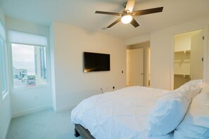 3 Schlafzimmer, Betten mit Memory-Foam-Matratzen, Bügeleisen/Bügelbrett