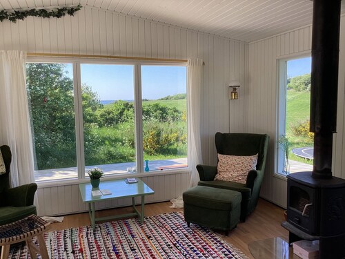 Peaceful cottage by the beach and nature