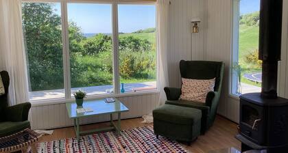 Peaceful cottage by the beach and nature