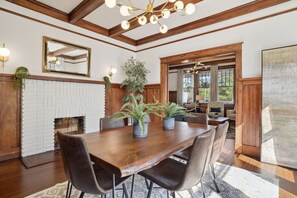 Dining - Exquisite Garden District Haven, Walk to Dining (Baton Rouge)