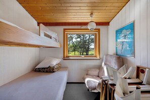 3 bedrooms, iron/ironing board, free WiFi
