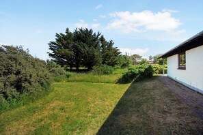 Property grounds - Awesome home in Hirtshals with 3 Bedrooms and WiFi (Hirtshals)