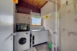 Interior - Awesome home in Hirtshals with 3 Bedrooms and WiFi (Hirtshals)