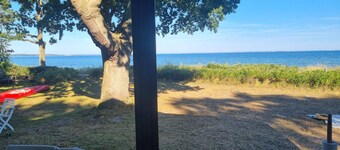 Holiday house in 1st row to nice beach
