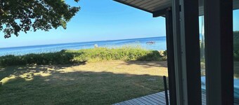 Holiday house in 1st row to nice beach