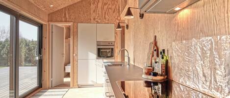 Fridge, oven, dishwasher, coffee/tea maker