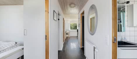 3 bedrooms, iron/ironing board, free WiFi