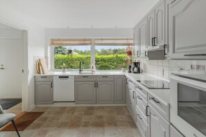 Fridge, microwave, oven, stovetop - Large family house on beautiful Bornholm (Nexø)