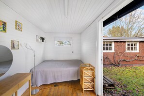 2 bedrooms, iron/ironing board, free WiFi - Cozy holiday home close to forest and beach (Hasle)