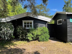 Exterior - Cozy holiday home close to forest and beach (Hasle)