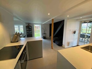 Refrigerador, horno, parrilla de estufa y lavavajillas 