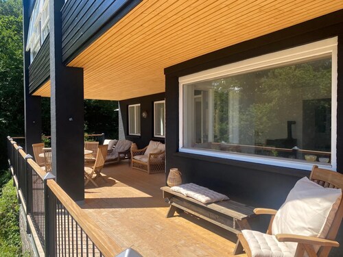 Modern holiday home with exceptional sea views