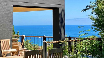 Modern holiday home with exceptional sea views