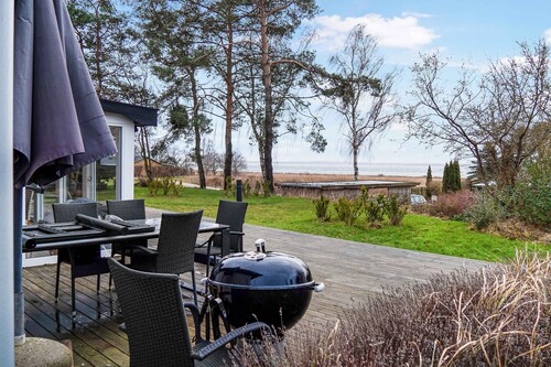 Amazing holiday home with view at the water