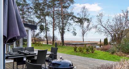 Amazing holiday home with view at the water