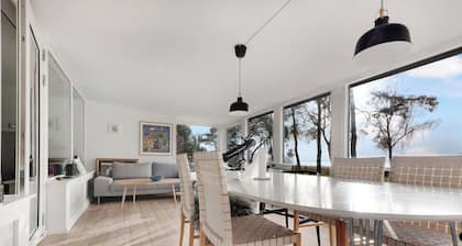 Amazing holiday home with view at the water