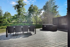Outdoor dining - Newly built summer house full of luxury (Hals)