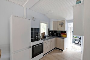 Køleskab, mikrobølgeovn, ovn, kogeplade