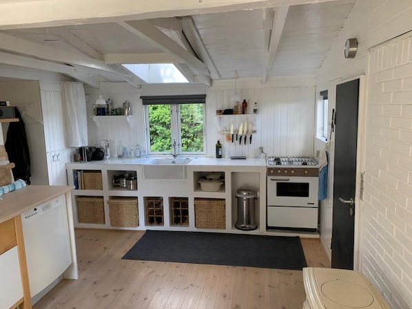 Fridge, oven, dishwasher