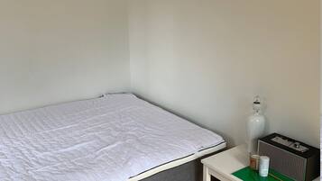 2 bedrooms, iron/ironing board, free WiFi