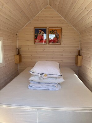 2 bedrooms, iron/ironing board, free WiFi